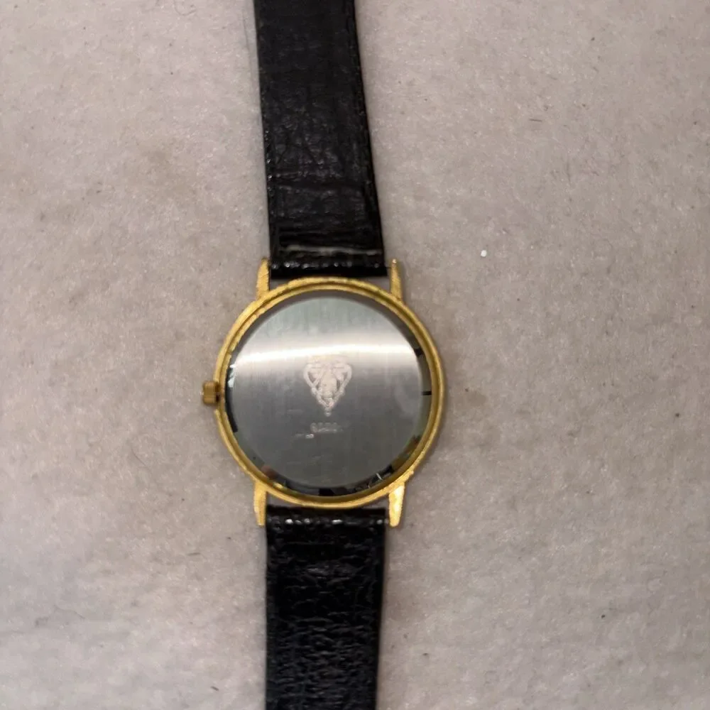 Vintage GUCCI Red Green Gold Quartz Ladie's Watch 9000L Alligator Band